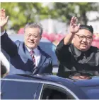  ?? FOTO: DPA ?? Moon Jae In (l.) aus Südkorea und Kim Jong Un aus Nordkorea.