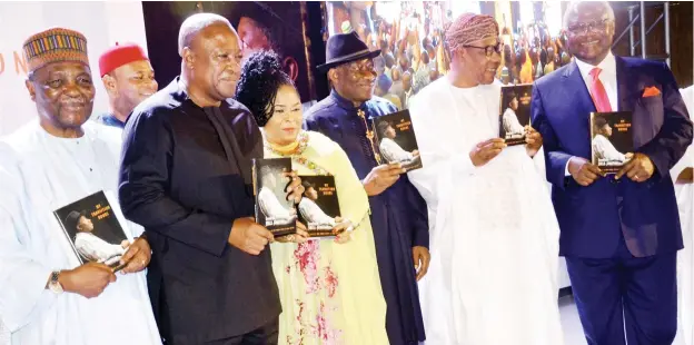  ??  ?? From left: Former Head of State, retired Gen. Yakubu Gowon; Former Ghanaian President, John Mahama; Wife of the Author/former First Lady Patience Jonathan; Author of the book, former President Goodluck Jonathan; Former Benin President, Boni Yayi; and former Sierra- Leone President, Mr. Ernest Koroma, during the launch of a book titled ‘My Transition Hours’ by former President Jonathan in Abuja yesterday