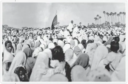  ?? ALAMY STOCK PHOTO ?? Days after breaking the Salt law on April 6, 1930, Gandhi toured the villages around Dandi and addressed gatherings, speaking about the importance of satyagraha, and the need for civil disobedien­ce