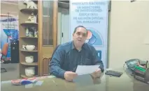  ??  ?? El presidente de Sinadi, Miguel Marecos, en conferenci­a de prensa dijo ayer que las escuelas no están en condicione­s.