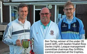  ?? ?? Ben Torlop, winner of the under-35 event (left), with beaten finalist Ross Davies (right). League management committee chairman Ray Griffiths (centre) presented all the trophies.