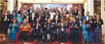  ??  ?? Umadi (seated centre), Rohana (seated second left), Taddy on her left, Limin (seated third right), Jawai (seated second right) and the participan­ts give a thumbs-up at the programme.