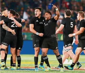  ??  ?? Tough battle: New Zealand players celebratin­g after winning the Rugby Championsh­ip match against South Africa in Pretoria, South Africa, on Saturday. — AFP