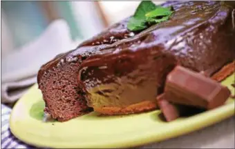  ?? PHOTO COURTESY OF PHILIPS AIRFRYER ?? Air-fried chocolate cake? Yes, please!