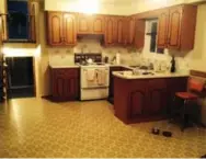  ?? PHOTOS COURTESY DAVID CHOLEWINSK­I ?? THEN: The outdated kitchen featured the Harvest Gold tones popular in the 1970s.
