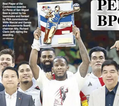  ?? JUN MENDOZA ?? Best Player of the Conference awardee CJ Perez of San Miguel Beer is joined by his teammates and flanked by PBA commission­er Willie Marcial and Games and Amusements Board chairman Atty. Richard Clarin (left) during the awarding.