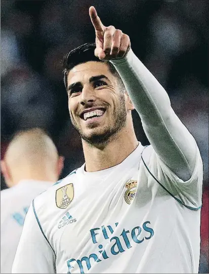  ?? SERGIO PEREZ / REUTERS ?? Asensio marcó el gol de la noche con un trallazo desde fuera del área