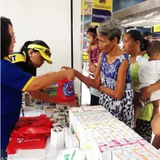  ?? — Contribute­d Photo ?? MEDICAL MISSION. patients get free medicines during the medical mission conducted recently by SM Foundation and SM Savemore in Barangay Telabastag­an in the City of San Fernando.