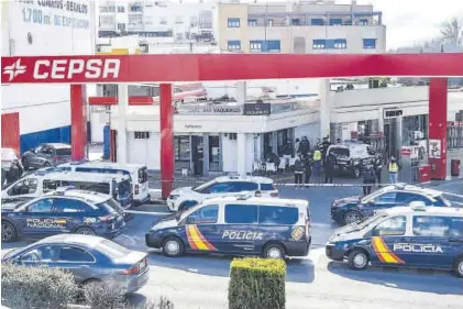  ?? ?? La gasolinera tuvo que ser precintada por la Policía Nacional.