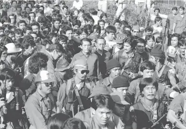  ??  ?? Ophelia SHOW OF FORCE Rebel forces led by Defense Minister Juan Ponce Enrile, Lt. Gen. Ramos, and Col. Greg Honasan at the height of EDSA People Power Revolution (MB file photo)