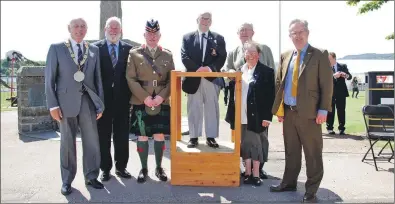  ?? 06_a26afday10 ?? On parade at Armed Forces Day 2016 are, left to right, Argyll and Bute Council provost, Len Scoullar; Councillor Sandy Taylor; Colonel Brian Hume, commandant of the Argyll and Sutherland Highlander­s ACF; Councillor Donnie McMillan; Michael Russell MSP,...