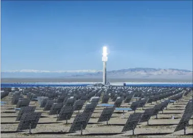  ??  ?? The Crescent Dunes solar plant near Tonopah.