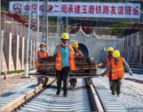  ?? JIANG WENYAO / XINHUA ?? Workers carry out constructi­on of the China-Laos railway.