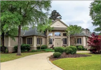  ?? LINDA GARNER-BUNCH/Arkansas Democrat-Gazette ?? This home, located at 9 Chenal Circle in Little Rock, has about 5,544 square feet and is listed for $749,000 with Jean Hurst of Coldwell Banker RPM, Midtown. No open house is planned for today. For more informatio­n or to schedule a private showing,...