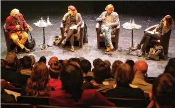  ?? Foto: Annette Zoepf ?? Bazon Brock (links) am Sonntagnac­hmittag auf dem Podium mit Bloggerin Stefanie Sargnagel, Moderator Knut Cordsen und Au torin Kathrin Röggla. Brock, 81, nennt sich „Denker im Dienst“und „Künstler ohne Werk“, er lebt in Berlin und ist Gründer des...