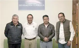  ?? Tomás BAÑOS ?? Miguel Ángel Caballero Yonca, alcalde de San Juan Ixtenco, se reúne con autoridade­s federales y estatales a fin de atraer programas y acciones.