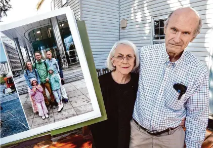  ?? Arnold Gold/Hearst Connecticu­t Media ?? Anne-Francoise Bewley and her husband, Truman, are photograph­ed at their home in Guilford recently with a vacation photograph of their son, Benoit, and his family.