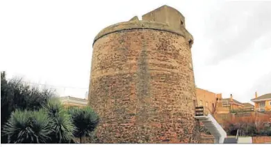  ?? ?? Torre de Punta Umbría, capaz de sostener artillería, de la tipología propuesta en lugar del fuerte de Camarinal.