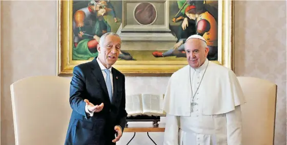  ??  ?? › Marcelo Rebelo de Sousa prepara-se para se encontrar a segunda vez com o Papa Francisco, durante a visita do Sumo Pontífice a Fátima, a 13 de maio, desde que foi eleito Presidente da República, há pouco mais de um ano. A primeira audiência, apenas...