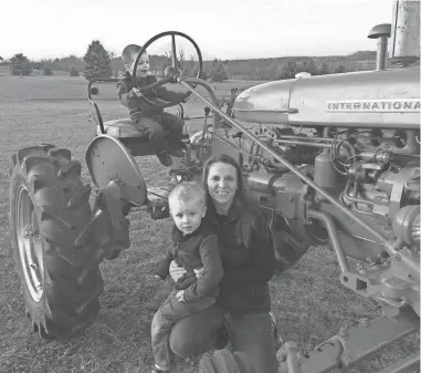  ?? COURTESY OF EDN ARMS ?? Holly Boneck, shown with her two sons, owns and operates certified-organic EDN Farms in Waukesha with her husband, Christian.