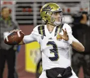  ?? MARCIO JOSE SANCHEZ / AP ?? Former UCLA QB Josh Rosen would fit new Jets offensive coordinato­r Jeremy Bates’ system.