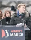  ??  ?? Scarlett Johanson habló en defensa de los derechos reproducti­vos durante la marcha de las mujeres.