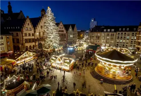  ?? Michael Probst/AP Photo ?? DUH is not calling for the cancellati­ons of Christmas markets in Germany. Here, the Christmas market in Frankfurt, in 2021.