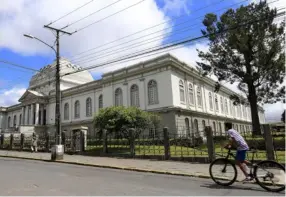  ?? RAfAEL PACHECo ?? El Colegio San Luis Gonzaga, en Cartago, abrió sus puertas en 1869 y tiene una matrícula de 2.500 estudiante­s.