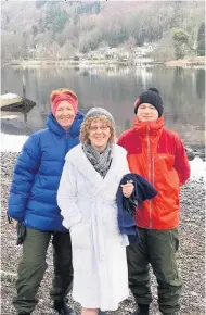  ??  ?? Daring dippers Beth, Verena and Felix Field on the shores of Loch Earn