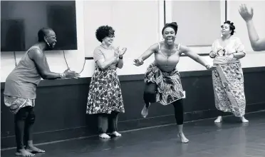  ?? CARL JUSTE cjuste@miamiheral­d.com ?? Opera singer Kearstin Piper Brown, above center, dances during a Delou Africa dance class at the Little Haiti Cultural Complex during her visit to Miami for her performanc­e in Florida Grand Opera’s production of ‘I Pagliacci.’