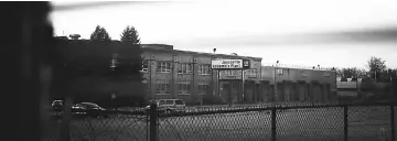  ??  ?? The decommissi­oned Janesville, Wisconsin, GM Assembly Plant is scene through a window at the Zoxx 411 Club.