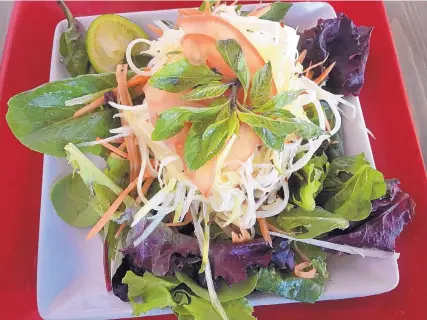  ?? JACKIE JADRNAK/FOR THE JOURNAL ?? The som tum salad, with green papaya, at Thai Cafe & Noodle Treats.