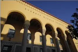  ?? ERIC RISBERG — THE ASSOCIATED PRESS ?? An entryway to Everett Middle School in San Francisco on Wednesday. As computer science teacher Yesi Castro-Mitchell welcomed a class of sixth graders last fall, she says a student attacked her.