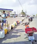  ??  ?? Durante toda la semana, cientos de ciudadanos pararon su vida.