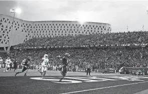  ?? ALBERT CESARE/THE ENQUIRER ?? In the 1990s, Nippert Stadium crowds were so small the Cincinnati Bearcats played mostly road games. Now, as in this game on Nov. 20, Nippert crowds are big to see UC as a national championsh­ip contender.