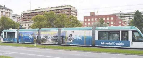  ?? Foto: Provinzreg­ierung ?? Als Werbeträge­r dient unter anderem die S-Bahn der katalanisc­hen Metropole Barcelona.