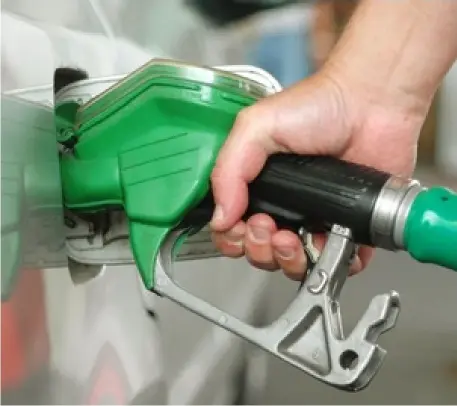  ??  ?? Precious commodity Fuel prices in Puerto Princesa probed as more expensive.