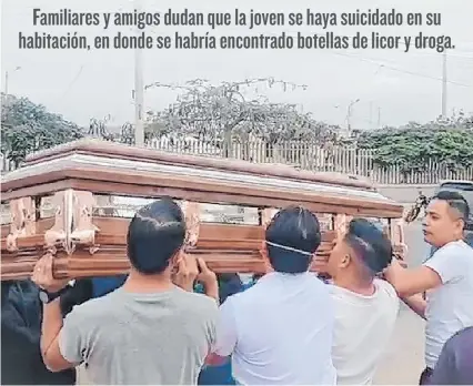  ??  ?? Los amigos de la joven transmitie­ron por Facebook el homenaje que le rindieron antes de trasladar el ataúd desde Santa Elena hacia La Maná.