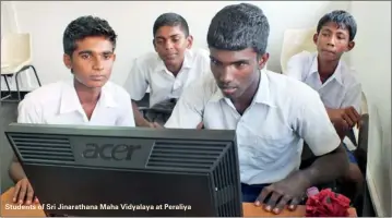  ??  ?? Students of Sri Jinarathan­a Maha Vidyalaya at Peraliya