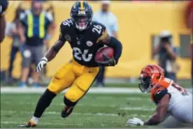  ?? KEITH SRAKOCIC — THE ASSOCIATED PRESS FILE ?? Steelers running back Le’Veon Bell (26) carries the ball against the Bengals in Pittsburgh.