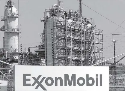  ?? REUTERS ?? A view of Exxon Mobil refinery in Baytown, Texas.