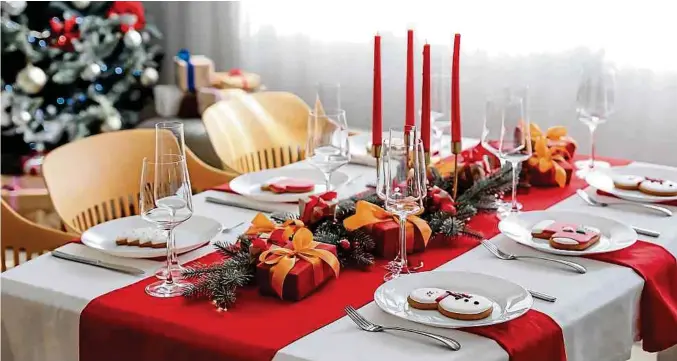  ?? Fotos: Shuttersto­ck ?? Tischläufe­r sind schlicht aber elegant und setzen jedes Festessen gekonnt in Szene.