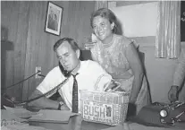  ?? ED KOLENOVSKY/AP FILE ?? George Bush, candidate for the Republican nomination for the U.S. Senate, at his headquarte­rs in Houston with wife Barbara, June 6, 1964.