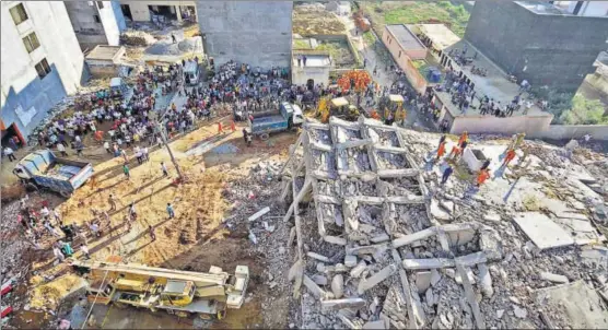  ?? SUNIL GHOSH/HT PHOTO ?? Debris of the two buildings that collapsed on Tuesday night at Shahberi village in Greater Noida.