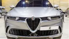  ??  ?? Dall’alto, nuova Lancia Ypsilon Monogram e la griglia di Alfa Romeo Tonale