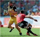  ?? GALLO IMAGES/STUFF ?? Dane Coles made his last Hurricanes start in the 2017 semifinal loss to the Lions in Johannesbu­rg, left. Since then, he’s had regular stints as the team’s water boy, right.