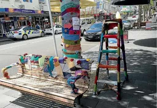  ?? SUPPLIED ?? New Plymouth Creative Fibre is holding an exhibition at JD Reid Gallery. The yarn bombed tree and ladder parked outside on Devon St guide visitors to the gallery door.