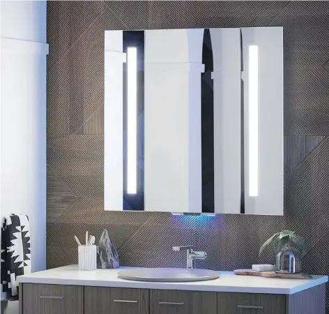  ?? KOHLER ?? The Alexa-enabled Verdera mirror plays music and podcasts.
