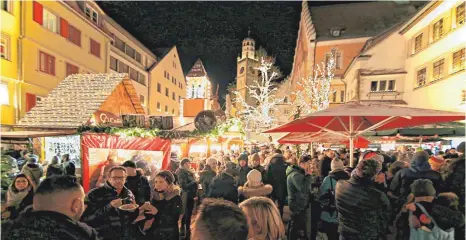  ?? ARCHIVFOTO: OBSER ?? Friedliche Stimmung, viele Besucher: So soll es auch dieses Jahr beim Christkind­lesmarkt sein.