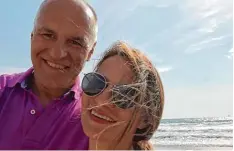  ?? Fotos: privat ?? Oberbürger­meister Kurt Gribl und Ehefrau Sigrid verbrachte­n ihren Sommerurla­ub an der spanischen Atlantikkü­ste.